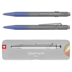 Długopis CARAN D'ACHE 849 Claim Your Style Edycja 5 w pudełku stormy blue-254069