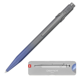 Długopis CARAN D'ACHE 849 Claim Your Style Edycja 5 w pudełku stormy blue